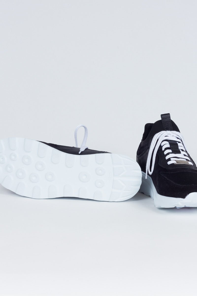 EKNLarch Sneaker | Black Leather + Suede36