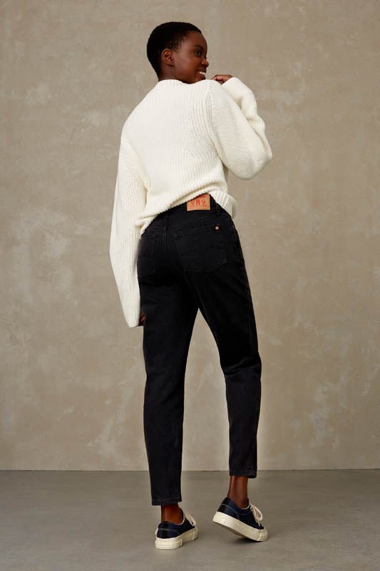 KINGS OF INDIGOCaroline Cropped Jeans | Eco Recycled Black Worn24/30