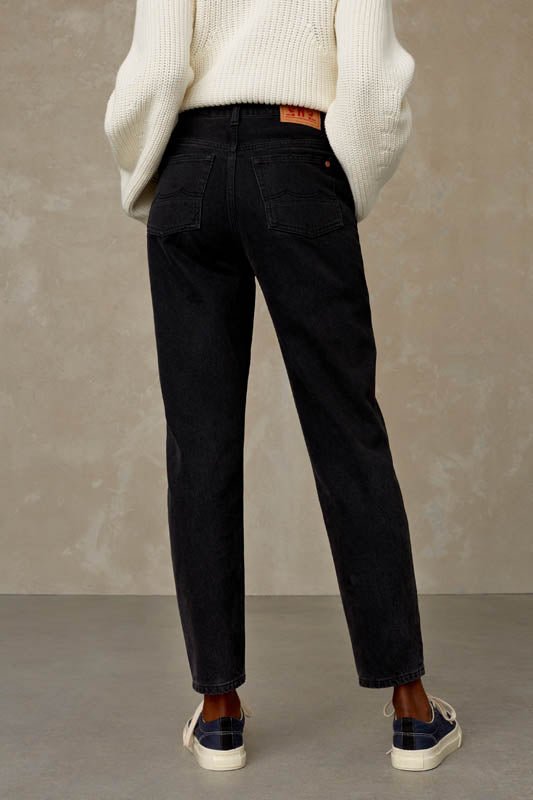 KINGS OF INDIGOCaroline Cropped Jeans | Eco Recycled Black Worn24/30