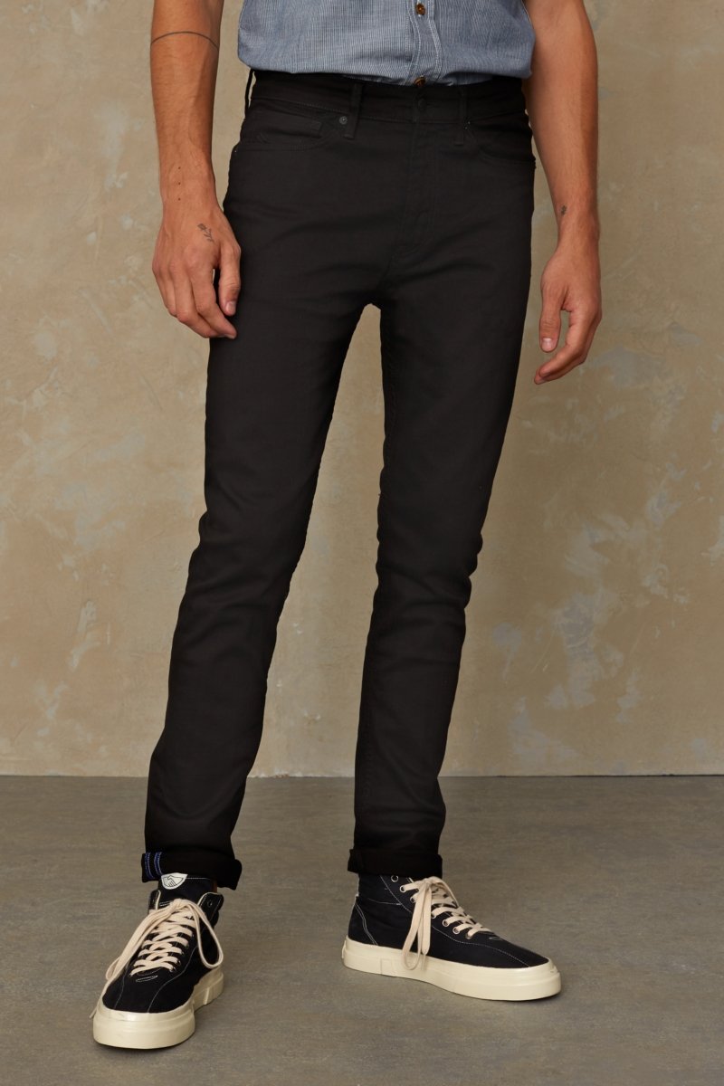 KINGS OF INDIGOCharles Jeans | Stay Black28/32