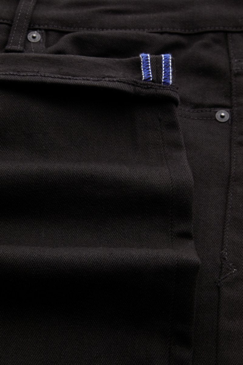 KINGS OF INDIGOCharles Jeans | Stay Black28/32