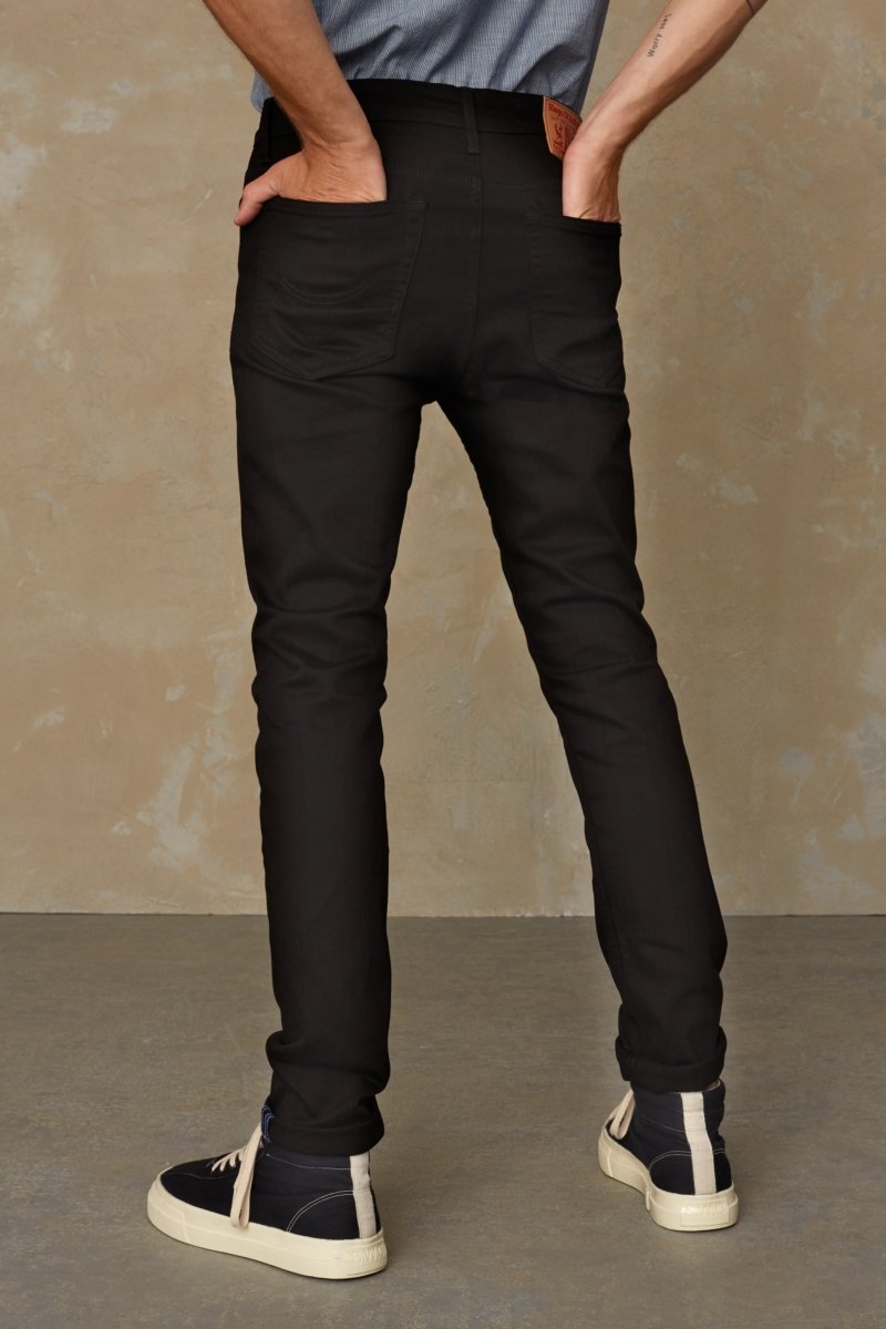 KINGS OF INDIGOCharles Jeans | Stay Black28/32