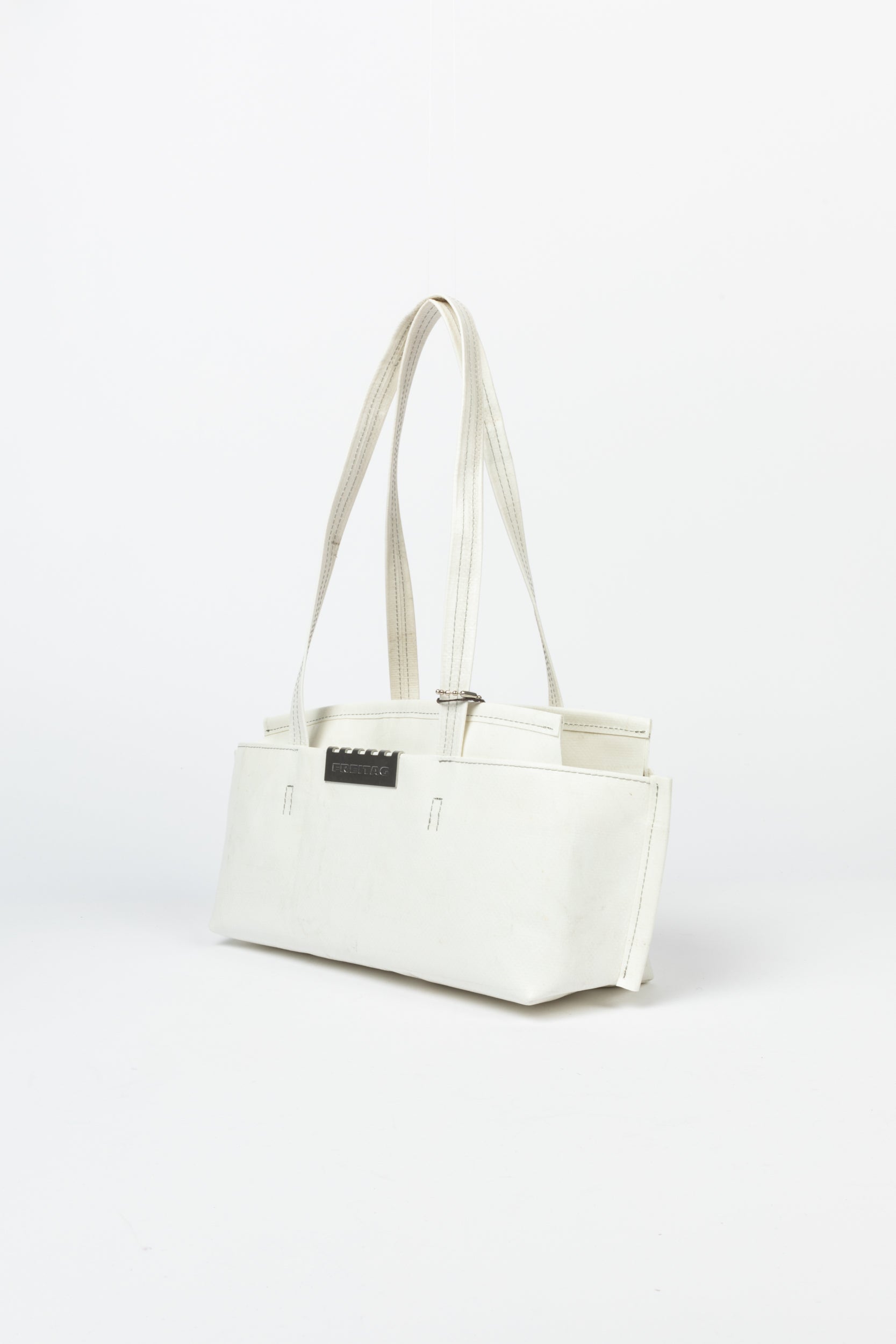 R204 Nan | White