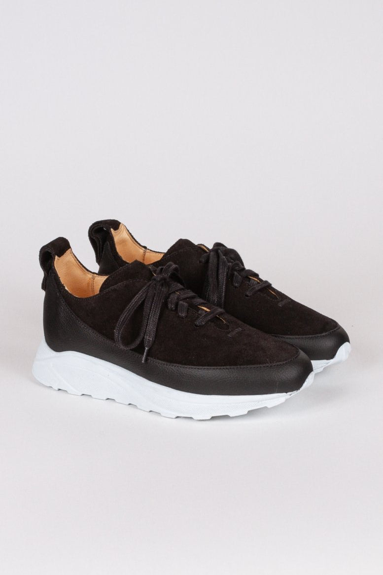 EKNAsh Sneaker | Black Leather + Suede35