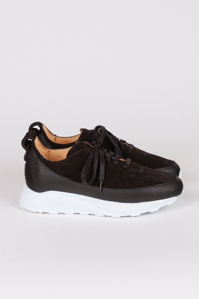 EKNAsh Sneaker | Black Leather + Suede35